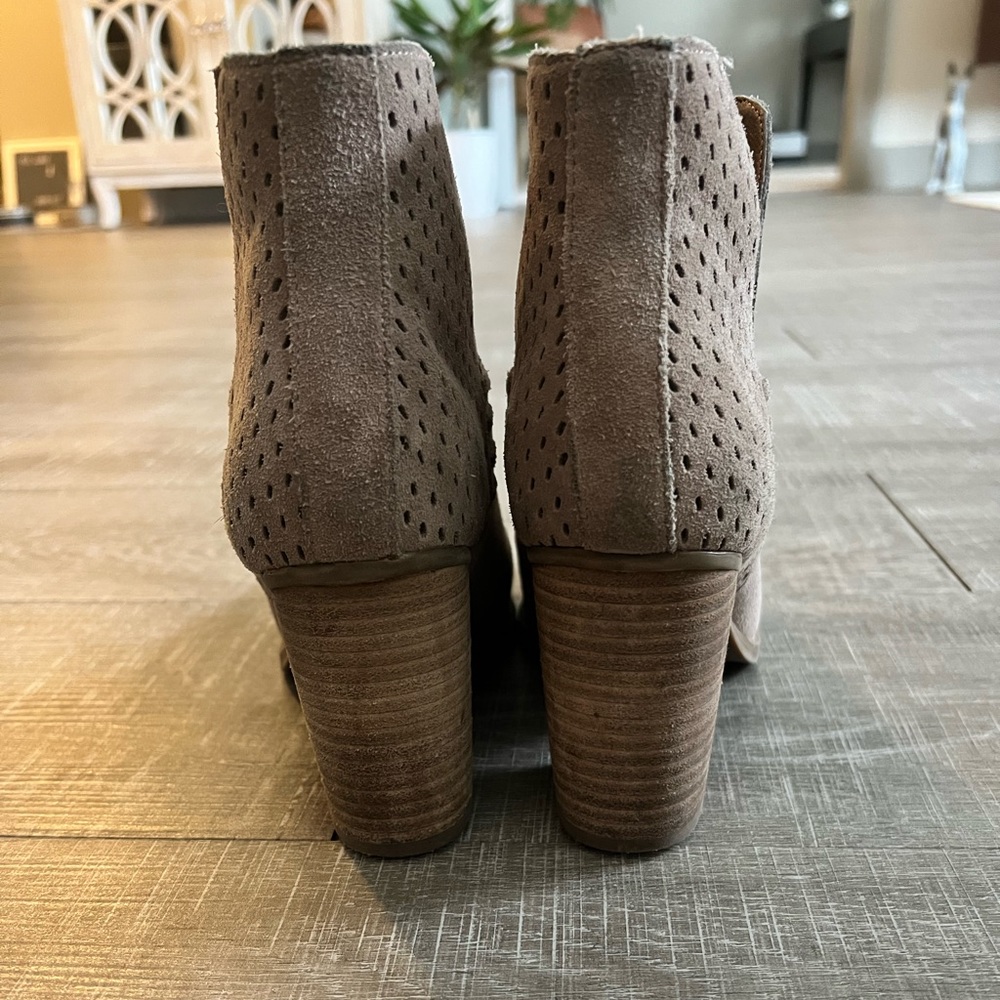 Steve Madden booties - Picture 2 of 3